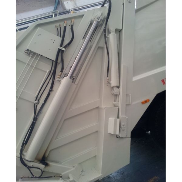 Waste Disposal Vehicles Garbage Collection Truck , Compressed Refuse Compactor Truck