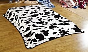 China Black And White Printed Raschel Fleece Blanket For Indoor Keeping Warm factory