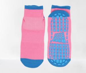 China Climb &amp; Jump Anti Friction Bounce Yoga Socks Trampoline Grip Socks For Amusement Place factory