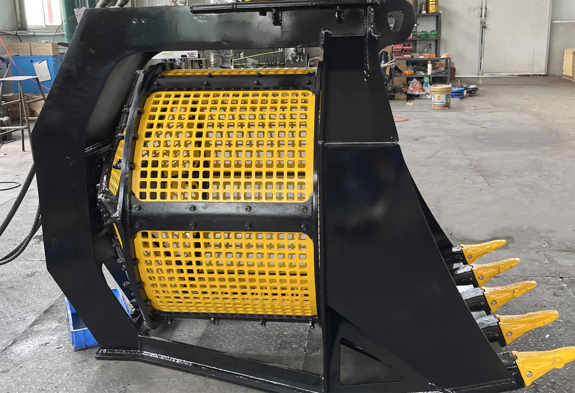 Multi Function Excavator Attachments Rotary Sand Washing Screen Bucket