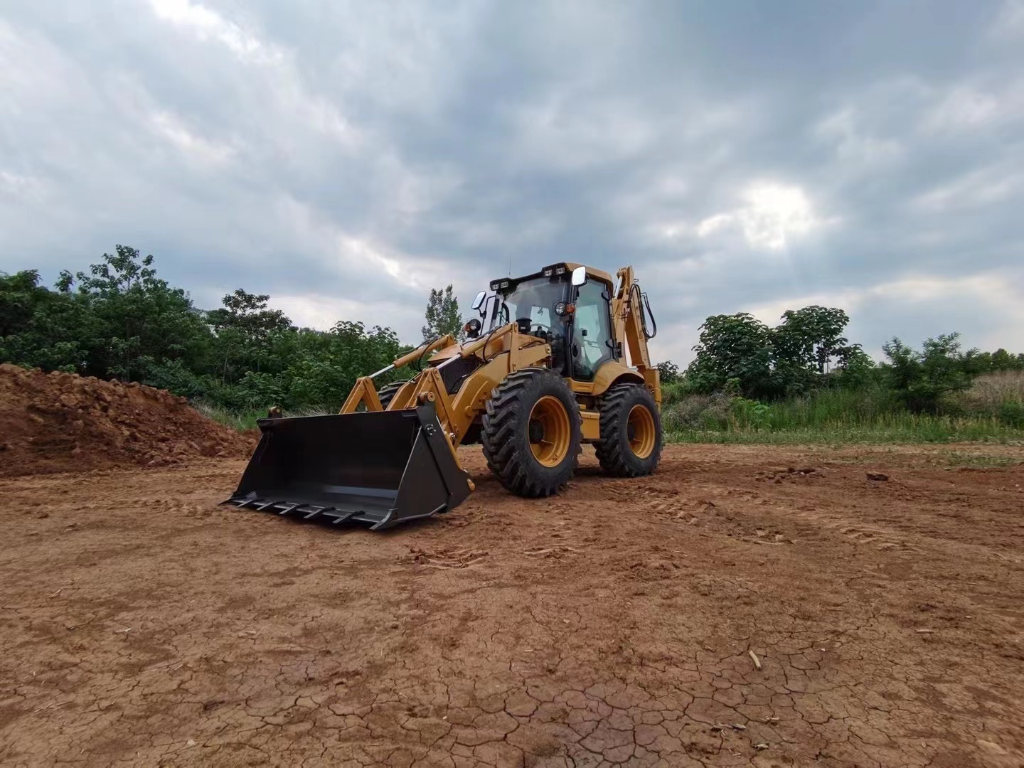 2.5ton Retroexcavadora Center Pivot Backhoe Loaders with Moving Type Wheel Loader