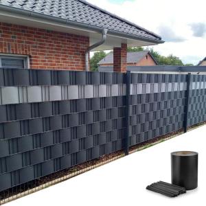 China PVDF Vinyl Fence Tape 0.19*35m 0.19*50m PVC Tarpaulin Fence Screen Strip For Garten Protection factory