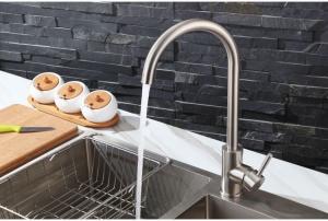 China Polishing Single Handle Basin Faucet Customized Color Logo factory