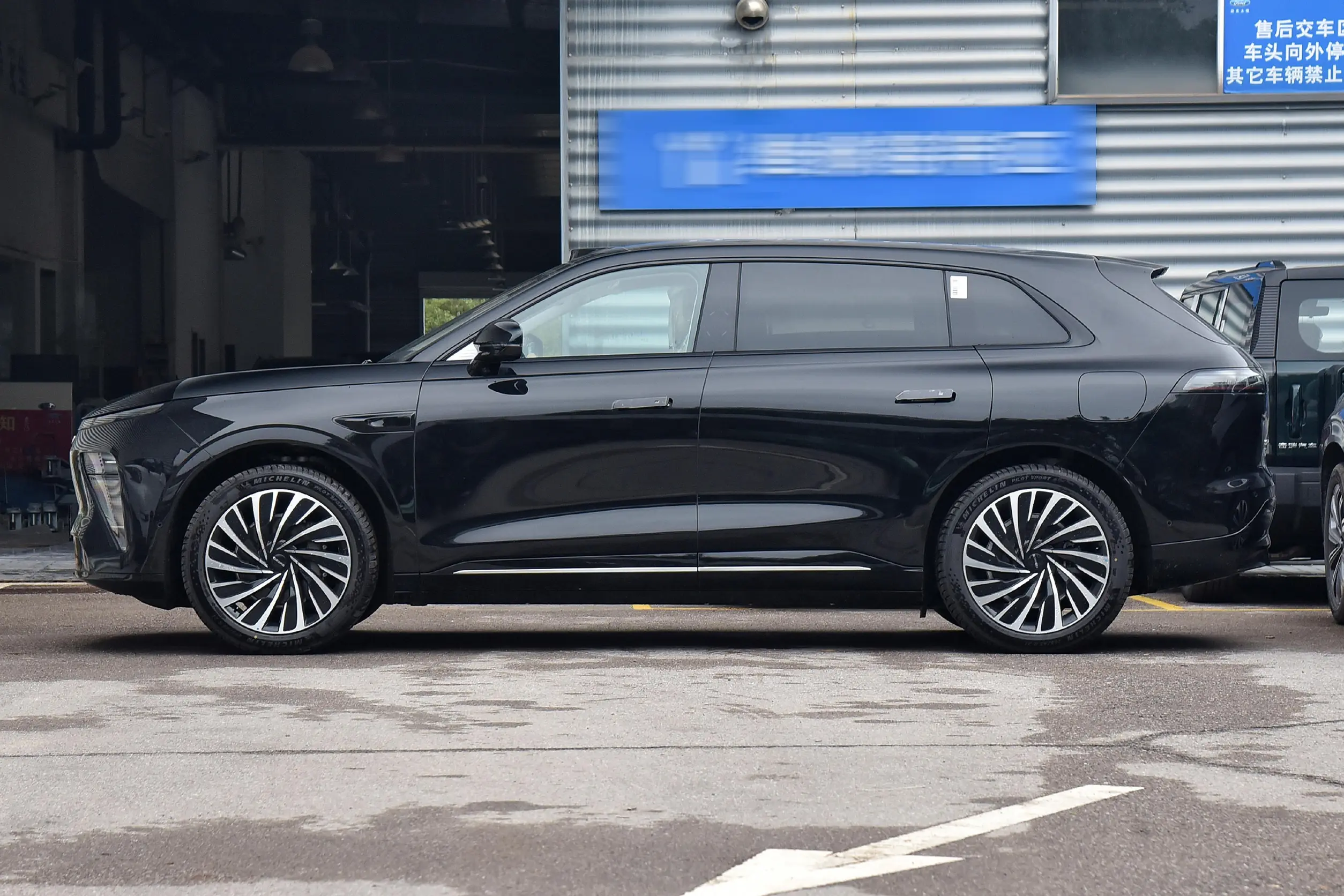s 2024 Exeed STERRA Hybrid SUV 265hp 2000km EV Range RWD 3000mm Wheelbase The Perfect Combination of Power and Efficiency