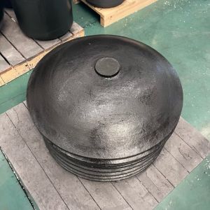 China High-Temperature Melting Crucible And Cover For Copper Gold Aluminum Zinc With Pouring Nozzle For Charging And Pouring on sale