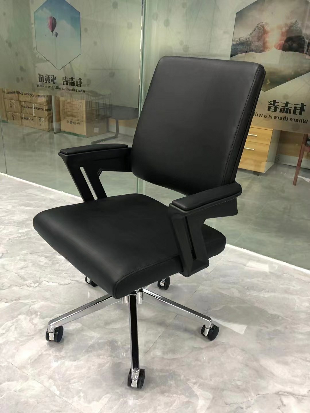 Mesh Ergonomic Office Chair with Lumbar Support Modern Design and 5-Year After-sales Cycle