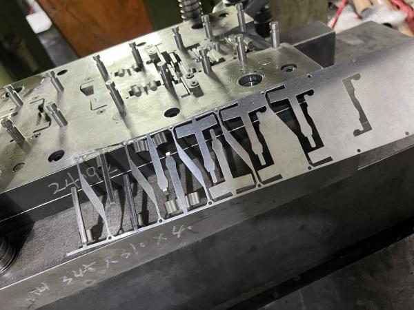Home continuous die shrapnel OEM custom copper iron aluminum sheet metal