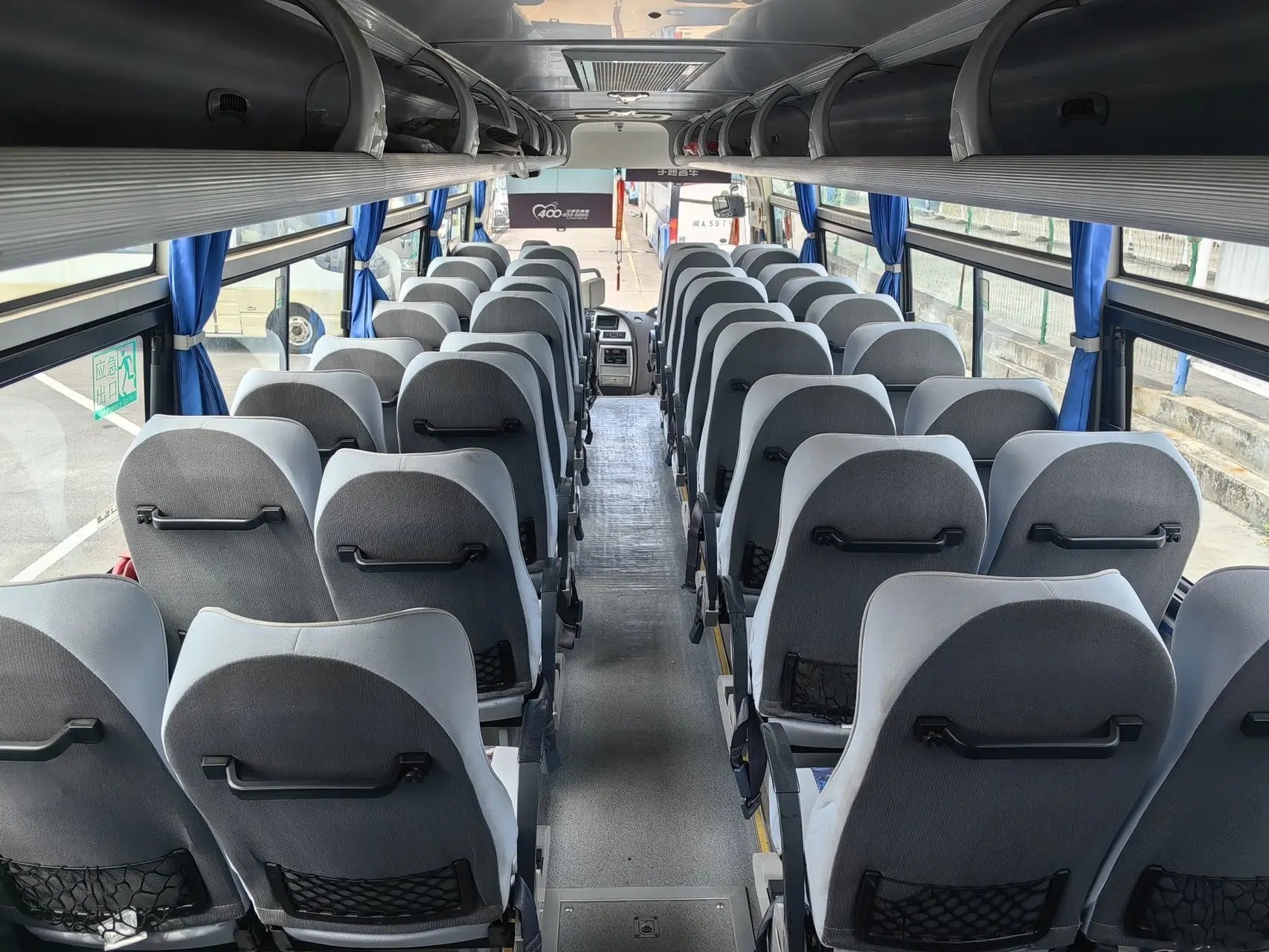 Used Bus Coach Leaf Spring EURO IV 49 Seats Yuchai Engine 245hp 10.5 Meters 2nd Hand Young Tong Bus ZK6107