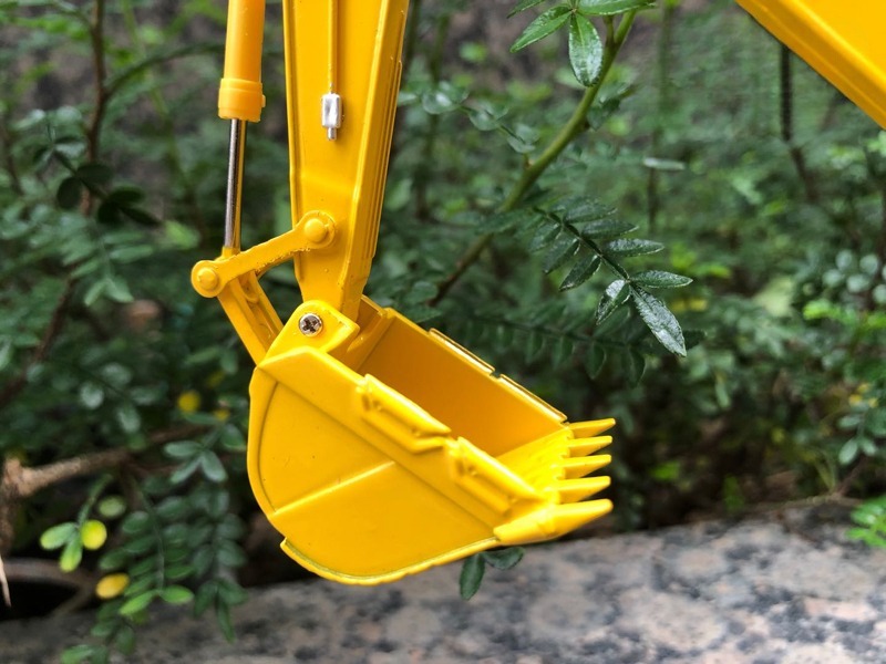 Komatsu PC400LC-8 1/50 Scale Alloy Excavator Model - Diecast Construction Vehicle