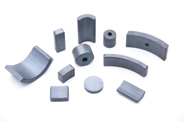 R44.0mm-r47.1mm Wet Pressed Permanent Magnet Ferrite for Ordinary Car Lifting