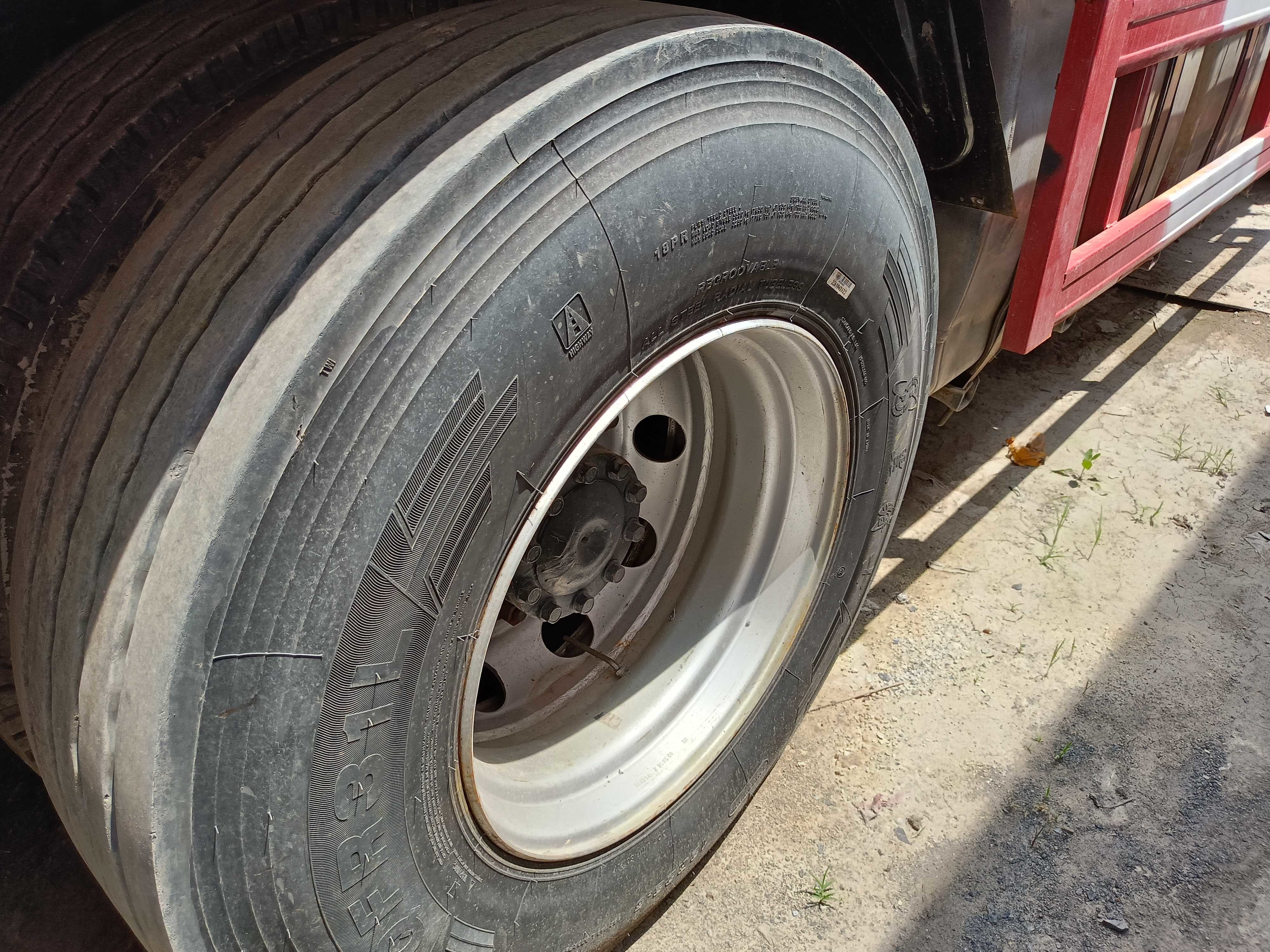 2nd Hand Lorry 12 Meters Long Diesel Engine 8×4 Drive Mode Left Hand Drive 2020 Year Foton Fence Truck