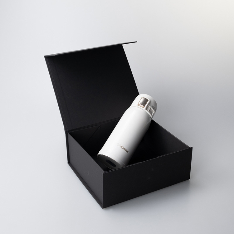 Luxury Gift Box Packaging Stock Magnet Folding Gift Box With Ribbon