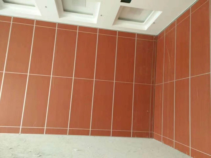 Melamine Finish 100 mm Ultrahigh Movable Soundproof Folding Partitions Walls For TV Station