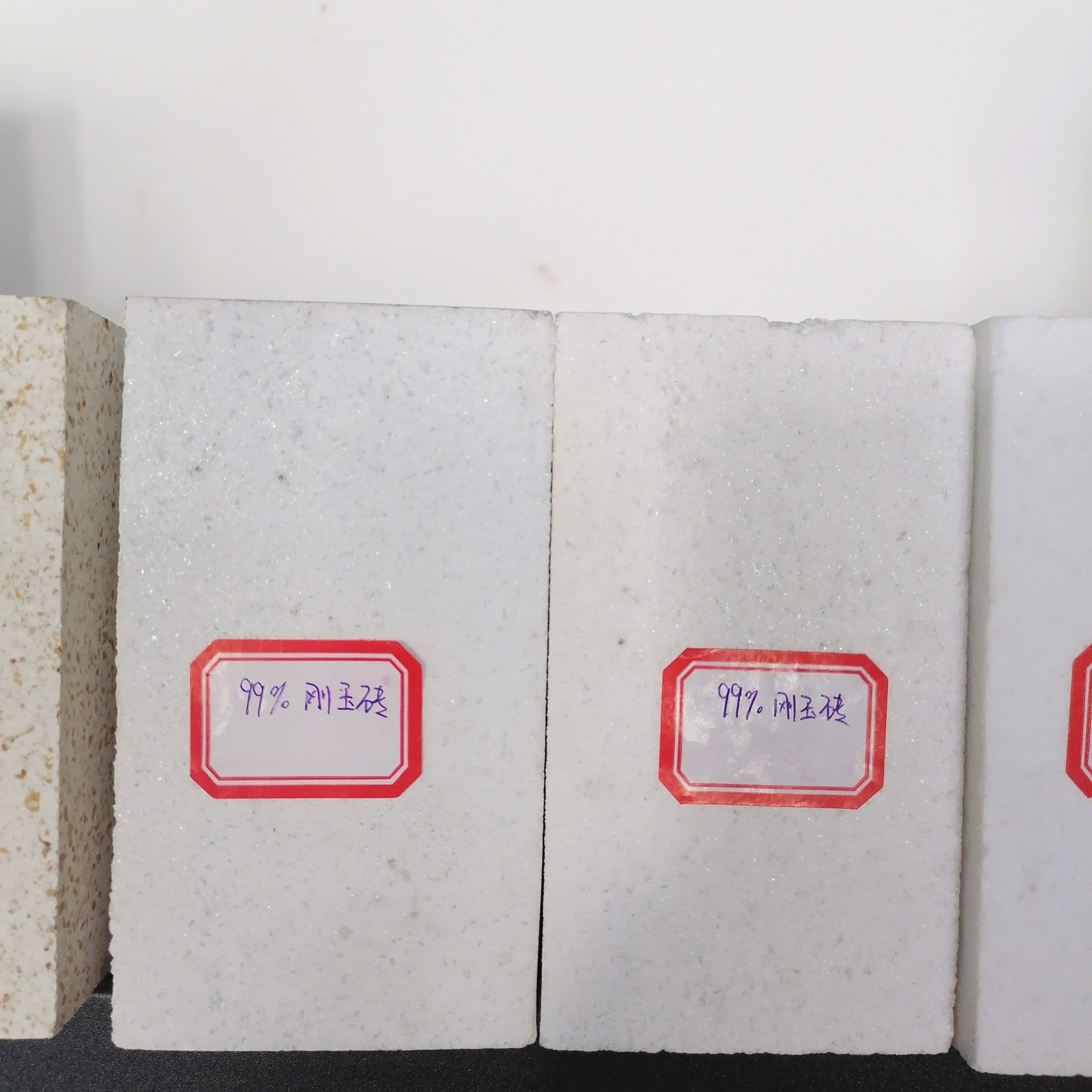Cutting Service 99 Corundum Brick Refractory Bricks for Industrial Furnace Processing