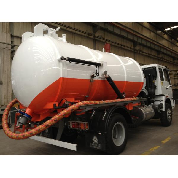 SINOTRUK 6M3 290hp Sewage Suction Truck EURO II Emission with 12.00R20 model Radial Tire Septic Tank Pumping Truck