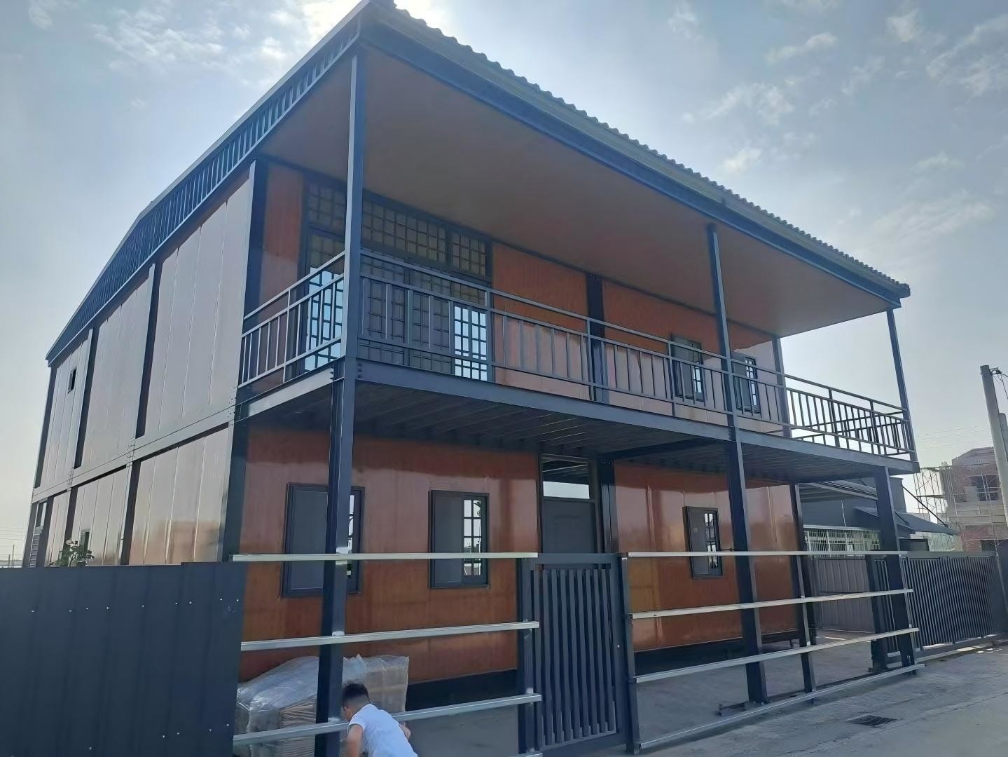 China Hotel Waterproof Modular Construction Site Container Villa Double Decker factory