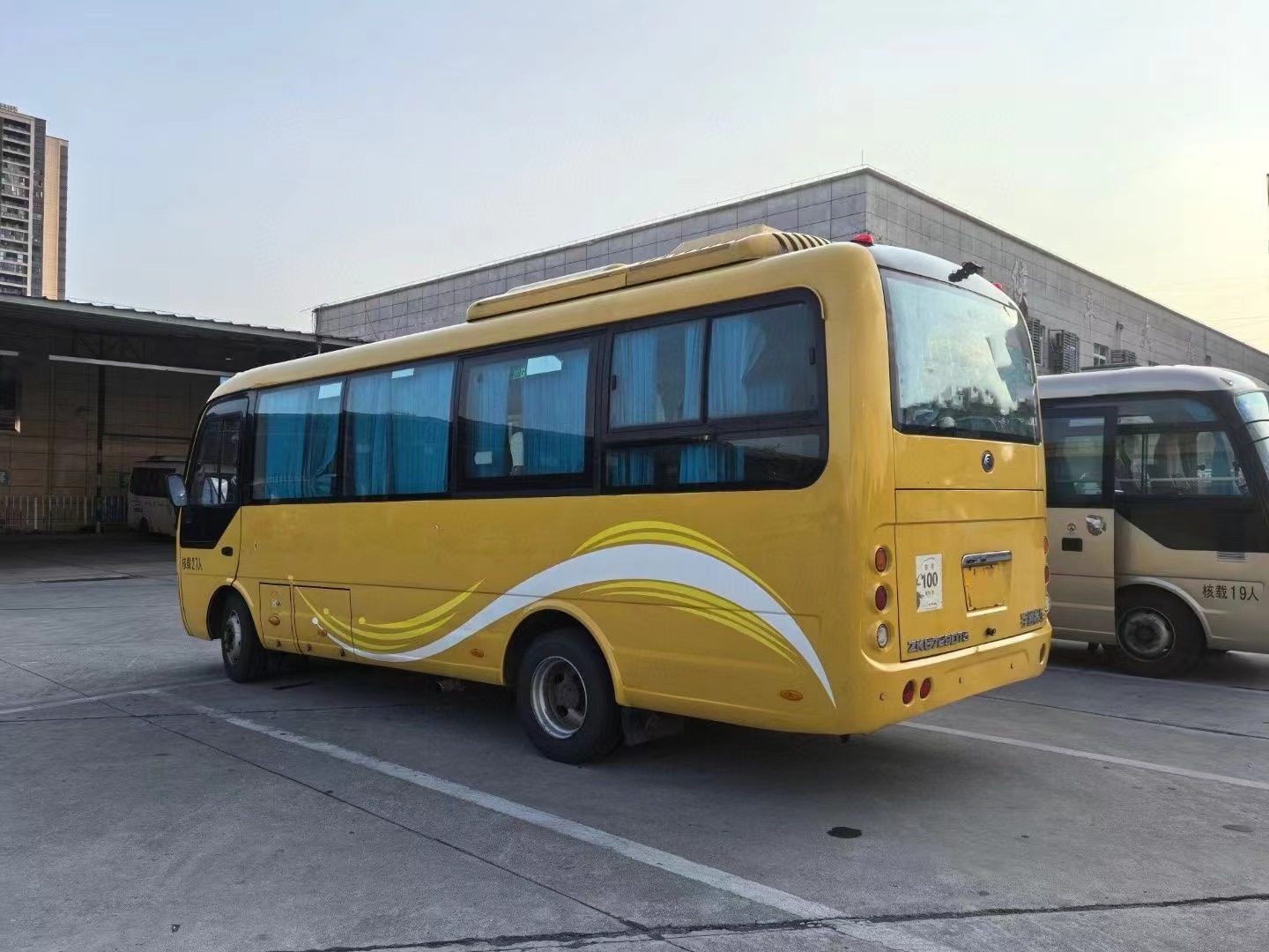 Highway Passenger Bus with 2776ML Displacement and Diesel Fuel Type Excellent Condition