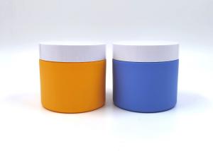 China Yellow Frosted Plastic Cosmetic Jars With Spoon 15ml 20ml factory