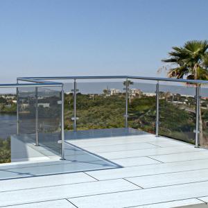 China Stainless Steel / Aluminum Handrail Glass Balustrade Easy Maintenance factory