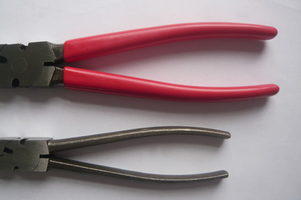 Multifunction fencing plier with cutter with red or black hand color QL1204