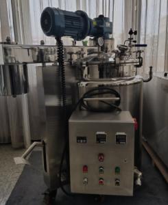 China Movable Agitation Mixing Type Softgel Gelatin Melting Tank With Movable Wheel factory
