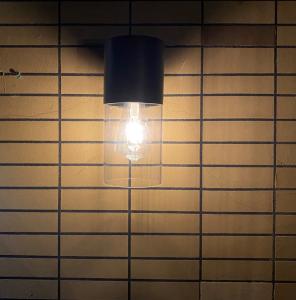 China IP54 3000K Glass Garden Solar Lights 4W With Vintage E27 LED Filament Bulb factory