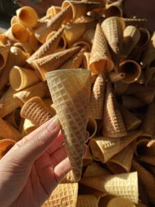 China 1.5kw 3000Kg Ice Cream Cone Making Machine Field Installation factory