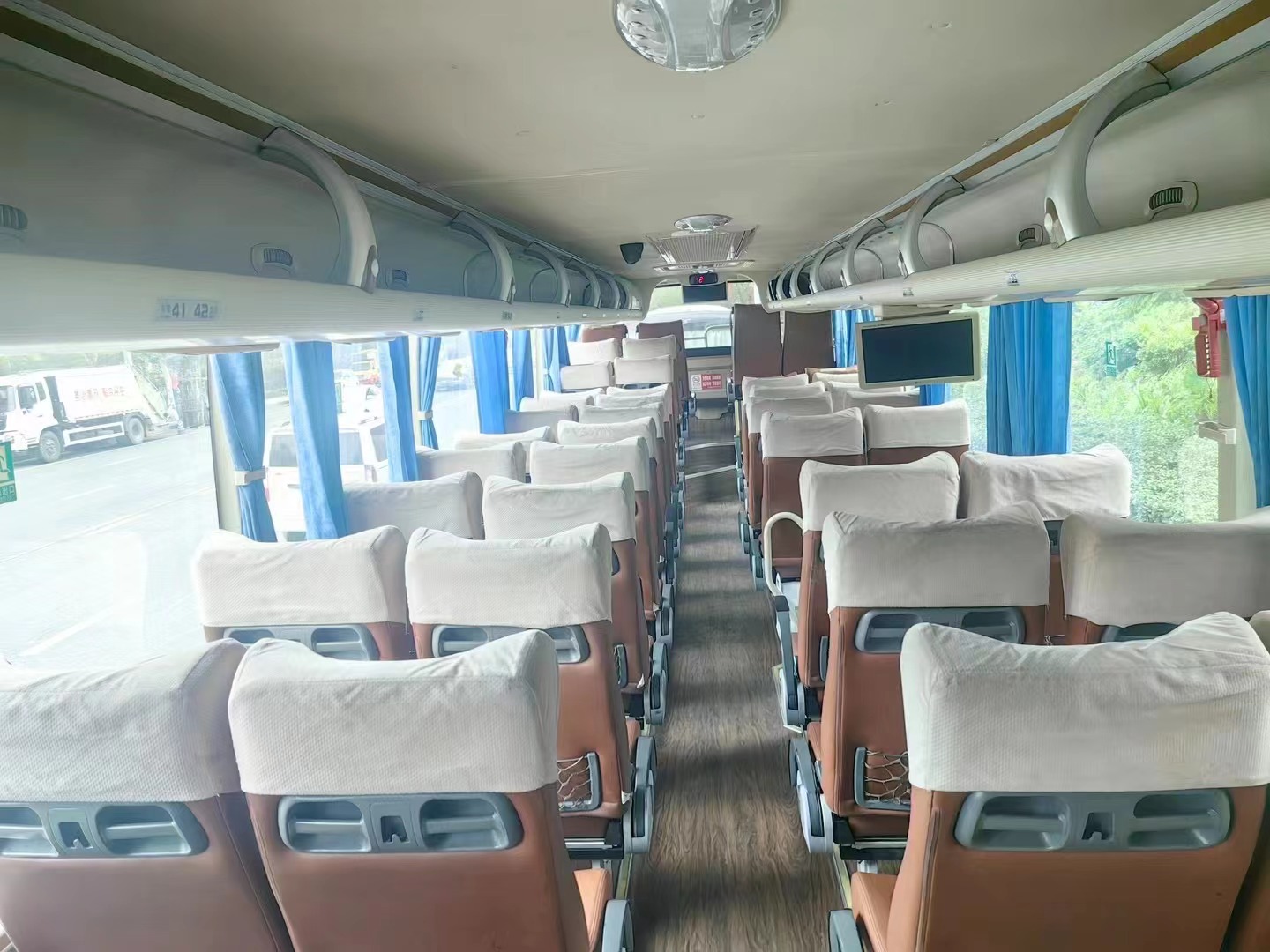 Affordable 6118 Model 54-Seater Bus with Two Doors Airbag Chassis and 9726ML Displacement