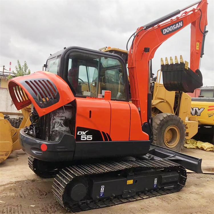 0.21 m3 Bucket Capacity Doosan DX55 Crawler Chain Excavator in Korea with Strong Power