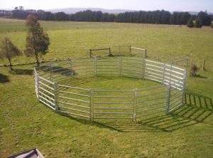 China 13 Round Corral Panels Inc Gate, round Yard, Cattle Fences, Corral 9m diameter factory