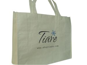 China OEM White Tirar 100g Recycle Paper Shopping / Carrier Bag For Gift Packaging factory