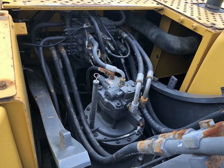 Middle Korean Original 24 Ton EC240B Used Excavator in Shanghai with 134kw Engine Volvo