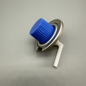 Adjustable brass gas canister valve for culinary torches with micro-flame