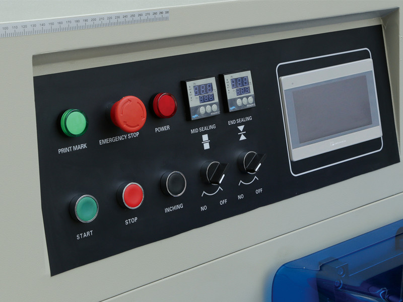Automatic Face Mask Packing Machine Horizontal Bag Packing Machine With Servo Motors