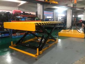 China Hydraulic Scissor Dock Lift , Forklift Scissor Lift Is The Best Solution For Dock Warehouse Loading. factory