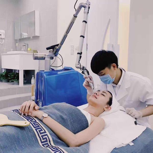 Multi Wavelength Optional 600ps Blemishes Pigmentation Removal Honeycomb Focus