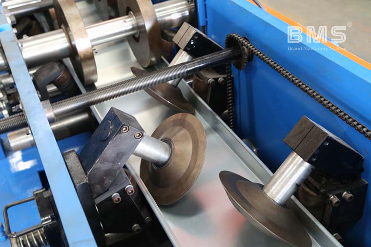 Yield Strength 550Mpa Thickness 3.5mm Purlin Roll Forming Machine