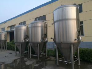 China 2400l jacketed fermentatio tank for craft beer fermentation tank stainless steel 304 tank unitank with carbonation stone factory