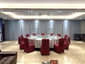 China Standard 2.5m Movable Aluminium Partition Wall Customization Size factory