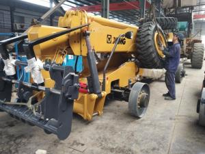 China Chinese XCMG 17m New Small Mini Telehandler XC6-4517 Telescopic Boom Forklift For Sale factory