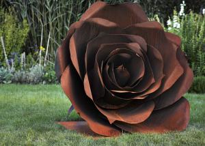 China Rose Flower Corten Steel Sculpture , Rusted Metal Garden Sculptures factory
