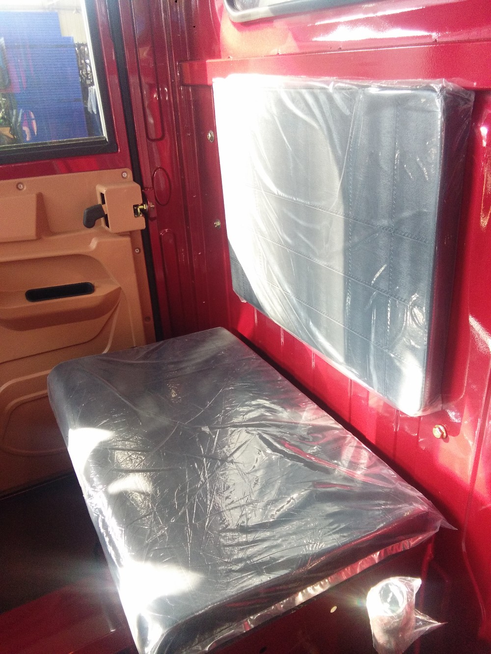 1.5 Ton Semi Closed Petrol 150CC Cargo Tricycle
