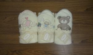 China woven terry fabric beige embroidered animals cotton baby hooded towel factory