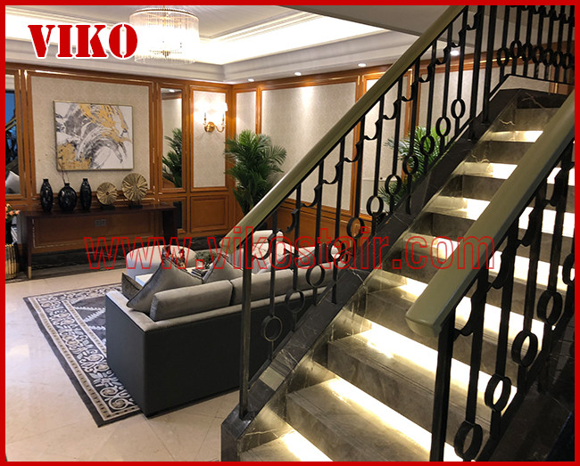 Wrought Iron Staircase VK102S Wrought Iron Handrail Tread Beech,Railing tempered glass, Handrail b eech Stringer,carbon