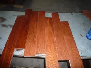 China Oak Solid Flooring .Flat Surface,UV lacquer， Gunstuck Color factory
