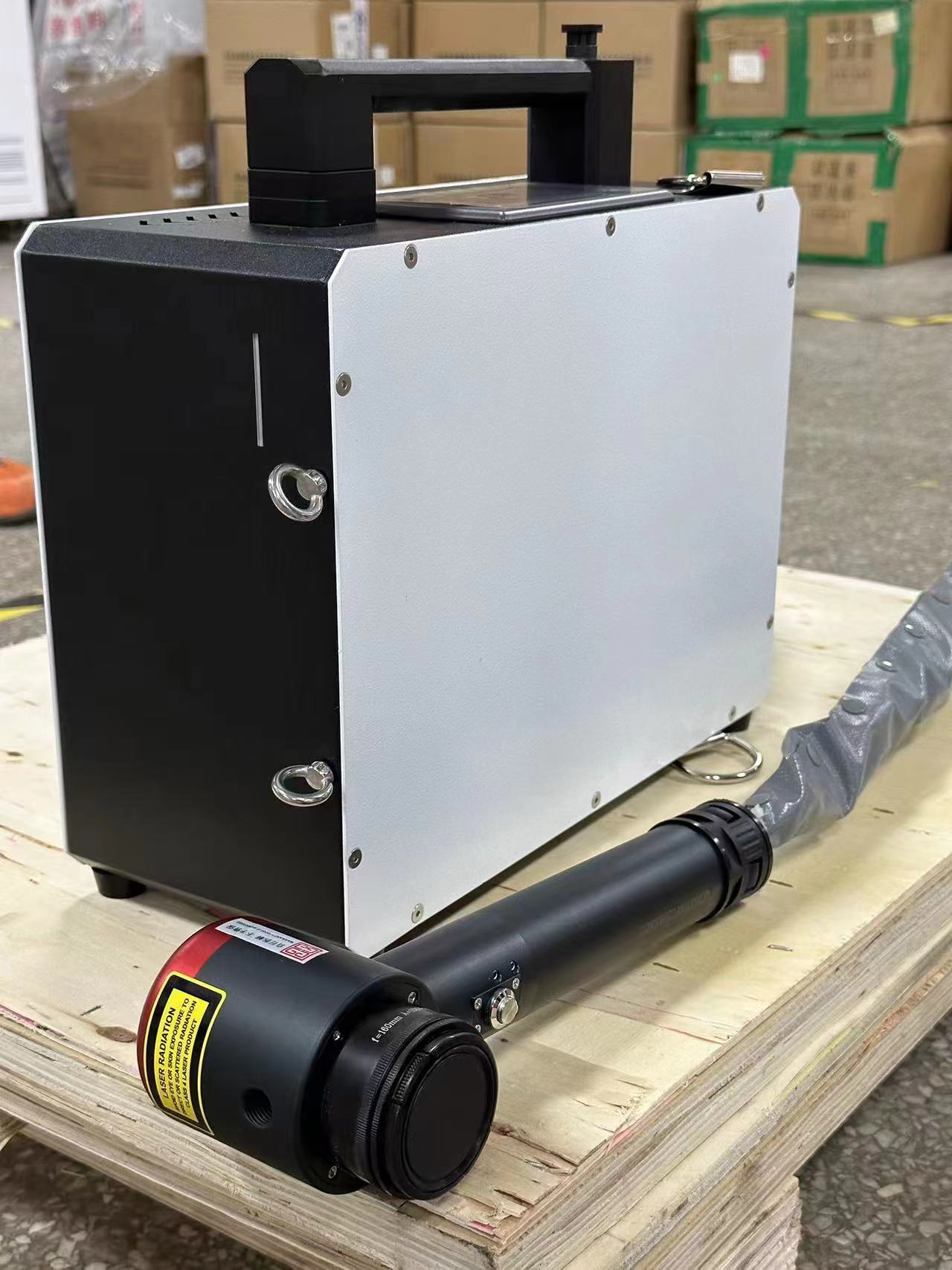 Raycus IPG MAX JPT Source 100W Portable Laser Cleaning Machine for Wood Stone Metal Removal Easy to Operate and Portable