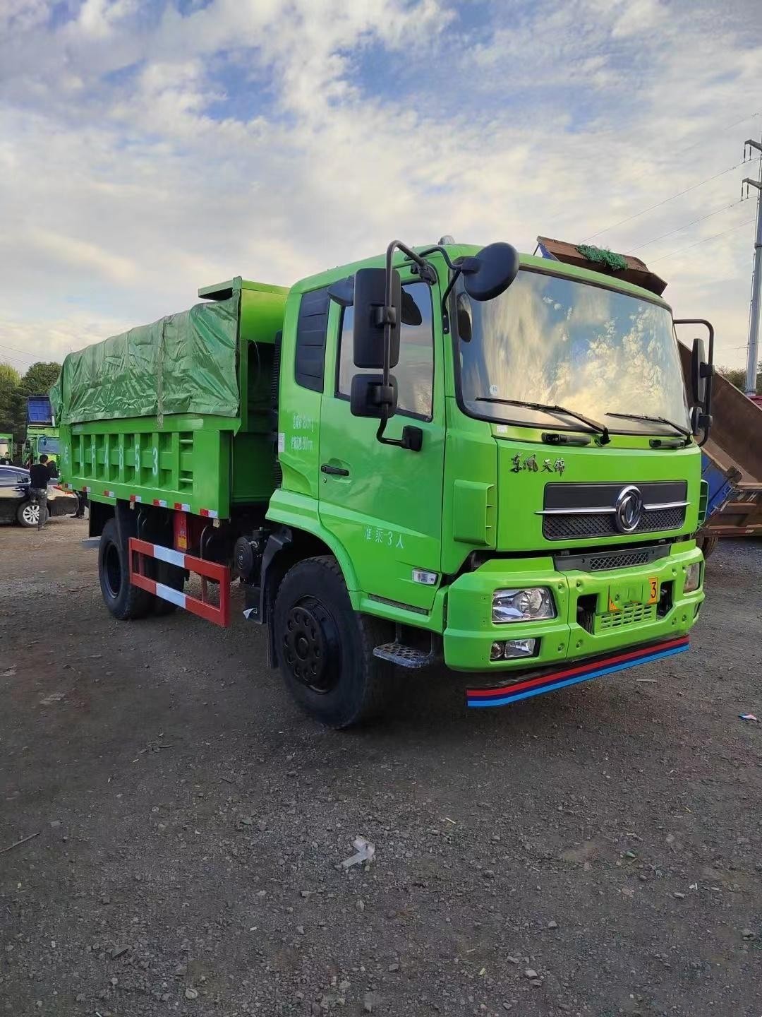 Left Used Dump Truck Dongfeng Brand 4x2 Dumper Used Light Duty Dump Trucks