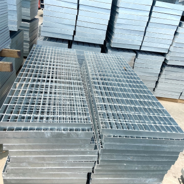 China Hot-DIP Galvanized Steel Grating Lattice Platform Stair Treads on sale