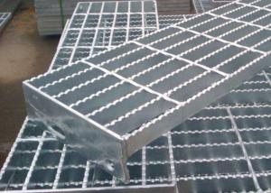 China Safety Mild Steel Stair Treads Grating / Non Slip Steel Stair Treads factory