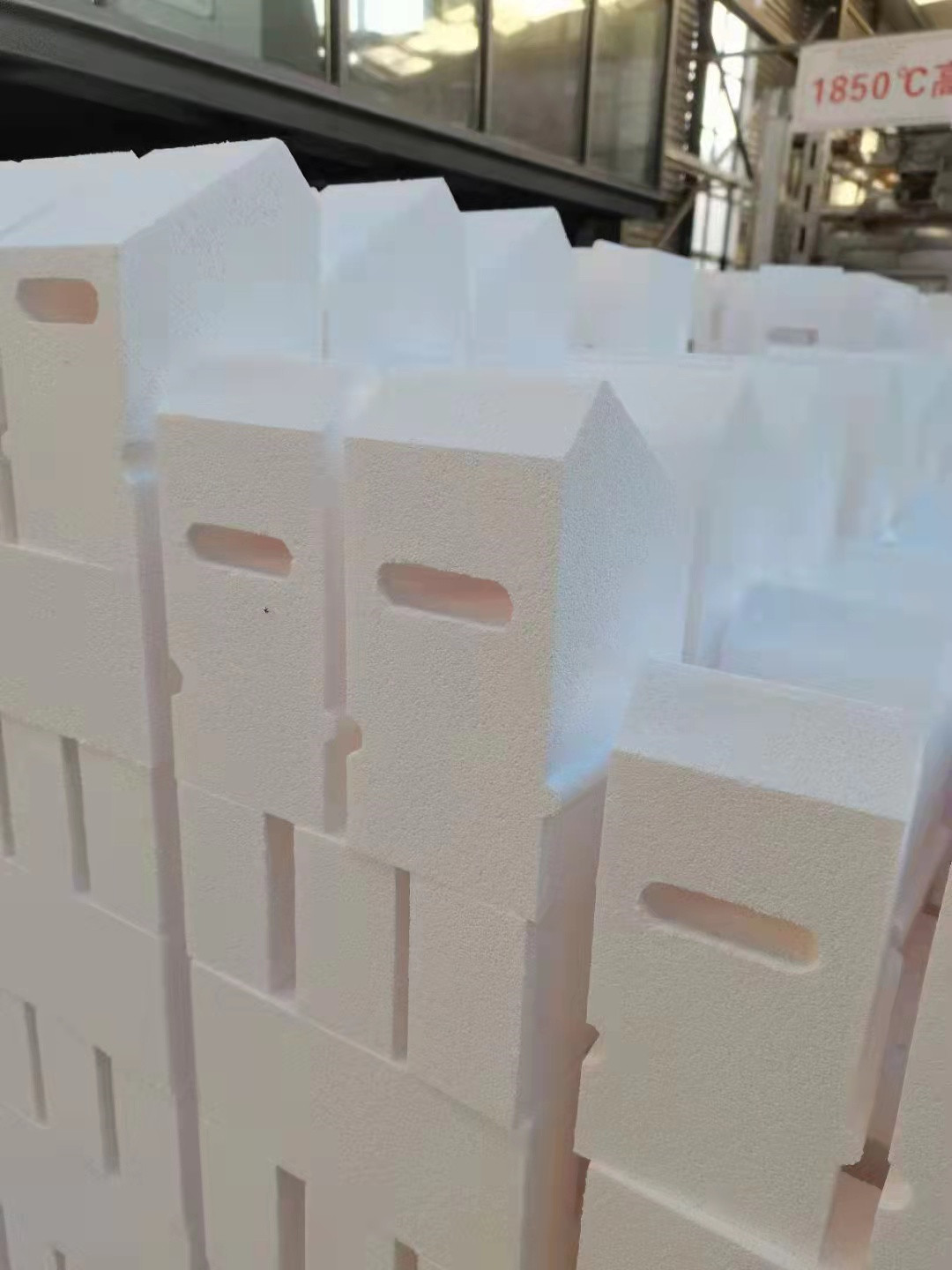 Alumina Bubble Brick Insulation Solution for 1800 Degree Celsius Carbon Black Furnace